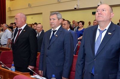 Кадровые перестановки в парламенте Ростовской области и духовные скрепы